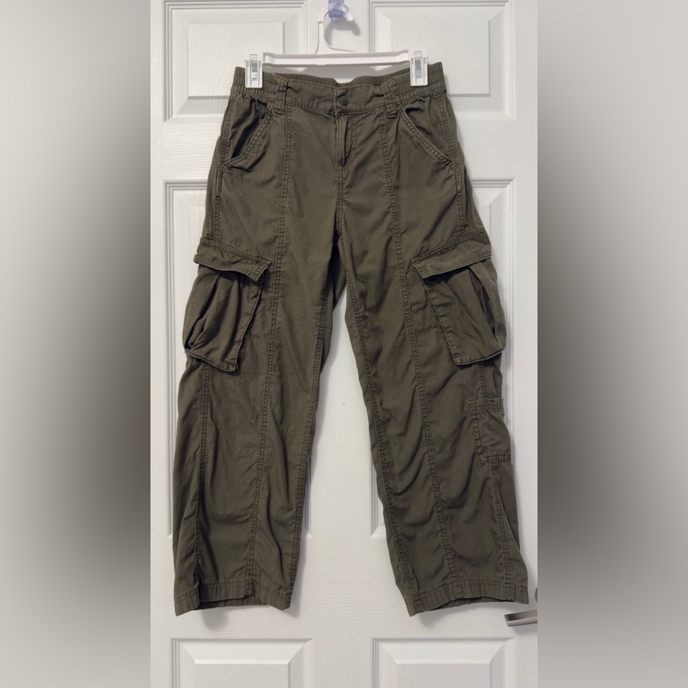Divided women's Cargo Pants in Dark Olive